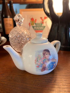 Petite théière vintage Martine en porcelaine - Editions Casterman - Années 80