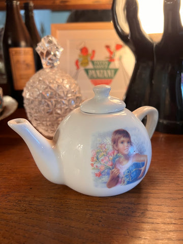 Petite théière vintage Martine en porcelaine - Editions Casterman - Années 80