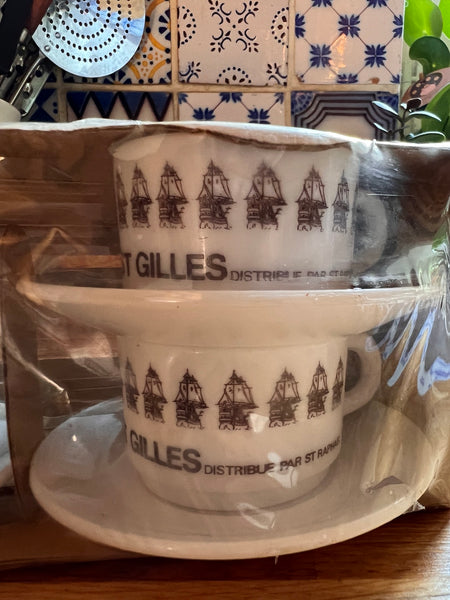 4 tasses vintages neuves Arcopal - Rhum St Gilles - Années 80