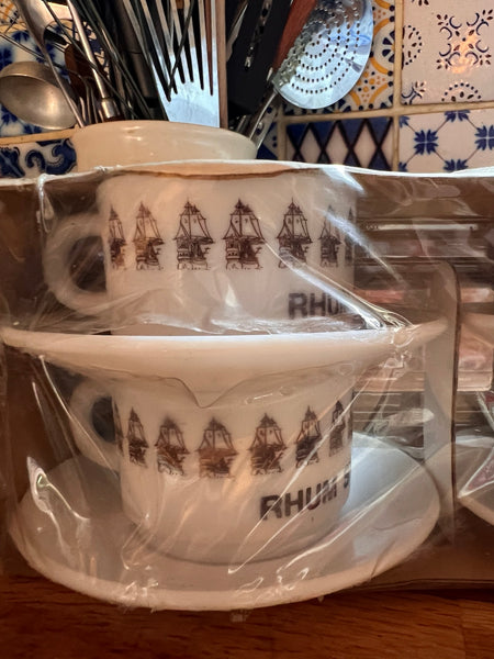 4 tasses vintages neuves Arcopal - Rhum St Gilles - Années 80