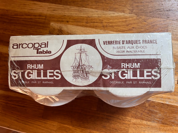 4 tasses vintages neuves Arcopal - Rhum St Gilles - Années 80