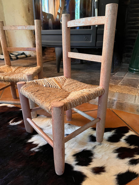 Petite chaise d'enfant paillée vintage