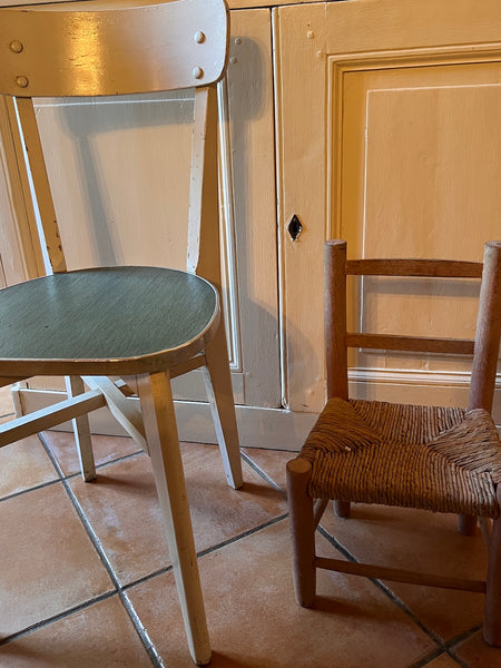 Petite chaise d'enfant paillée vintage