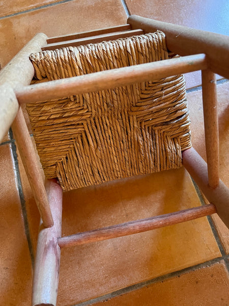 Petite chaise d'enfant paillée vintage