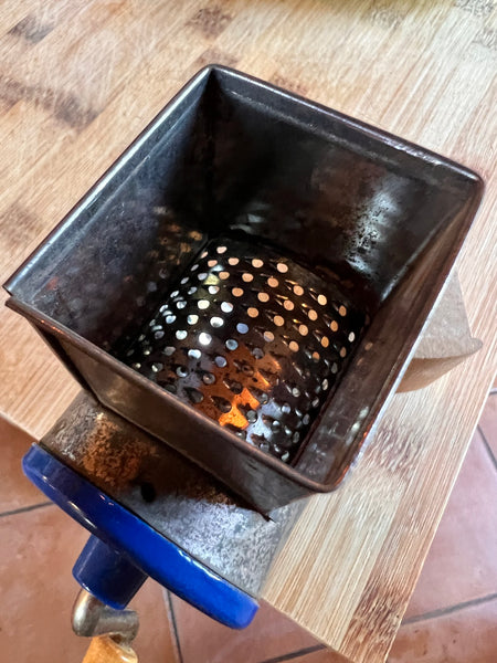 Râpe à fromage / à noix vintage en fonte - Made in Sweden - Années 70