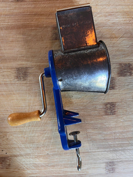 Râpe à fromage / à noix vintage en fonte - Made in Sweden - Années 70