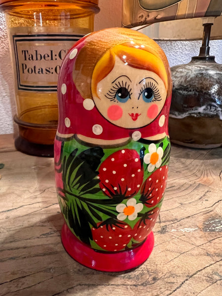 Matriochka / poupée gigogne russe vintage peinte à la main - Russie