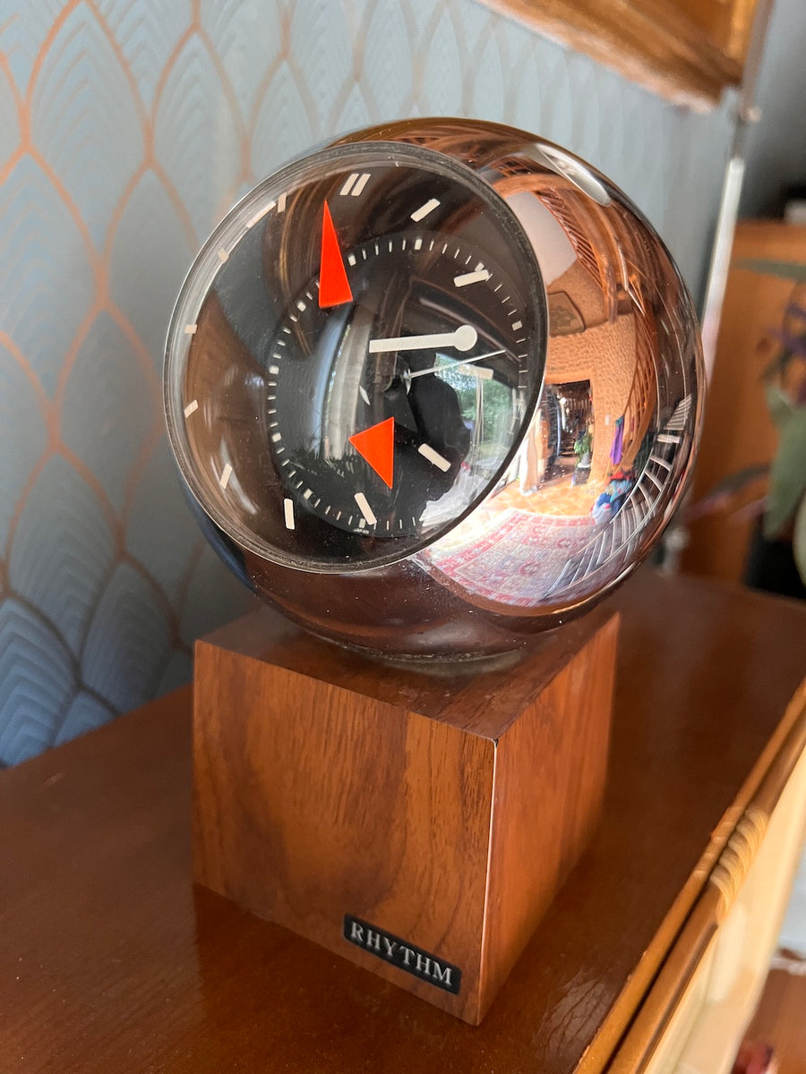Réveil Space Age RHYTHM - Sphère Rétro Des Années 70, Couleur Rouge, En Plastique