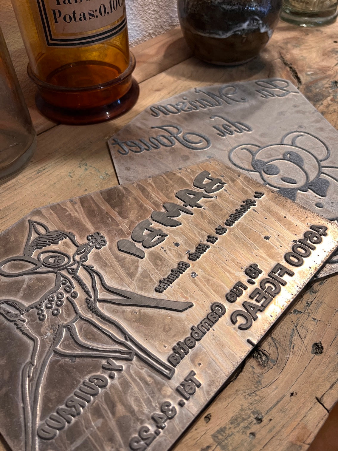 2 plaques d'embossage à froid vintage Toulousac en aluminium - 70's