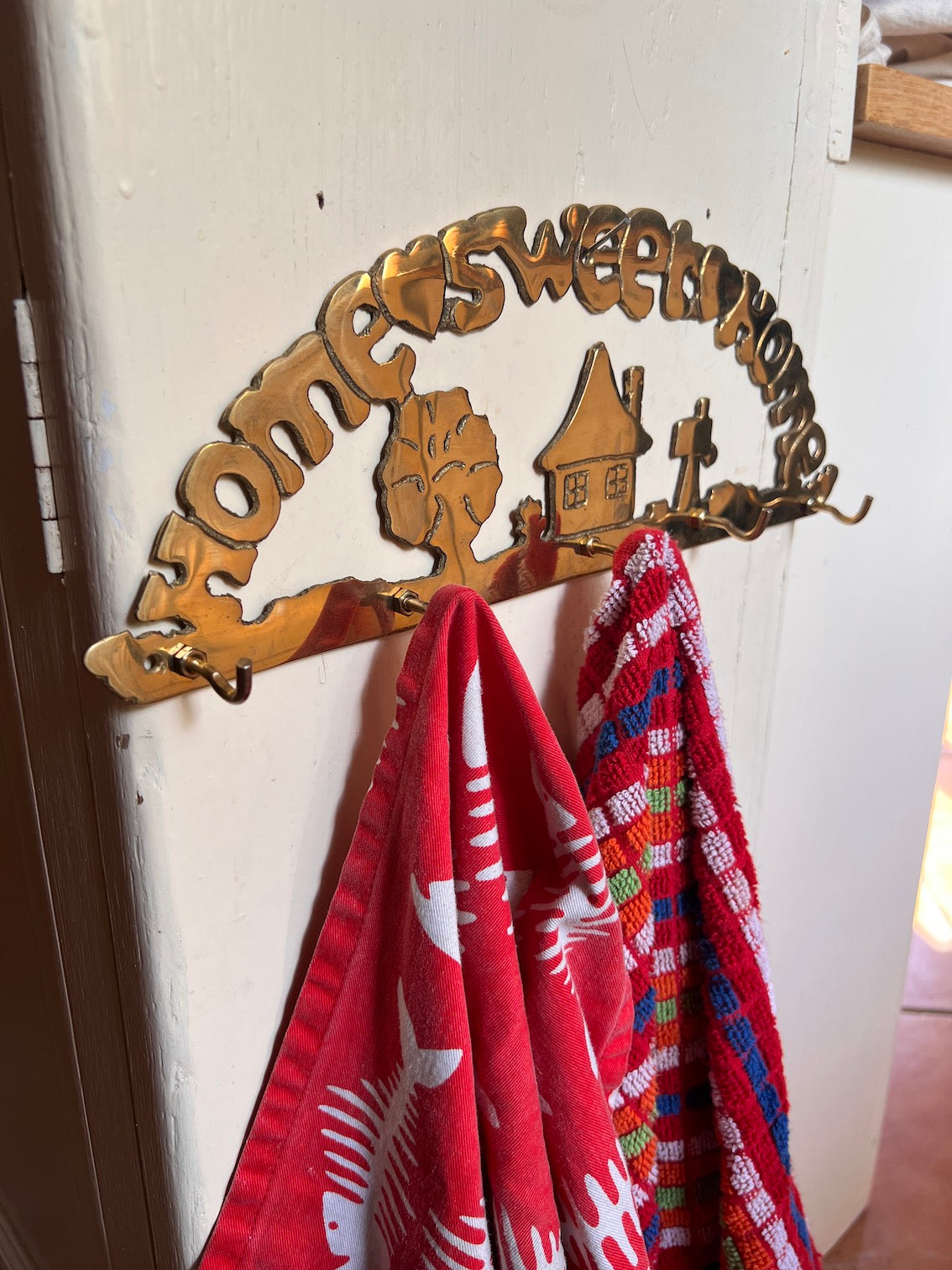 Accroche-torchons vintage, campagnard chic, bouilloire "en cuisine c'est chaud bouillant Accroche-torchons vintage, campagnard chic, bouilloire "en cuisine c'est chaud bouillant