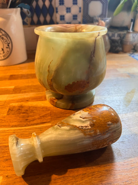 Grand mortier et pilon vintages en onyx vert