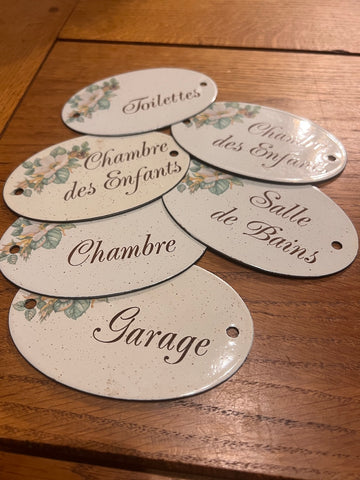 5 plaques de porte vintages en métal émaillé