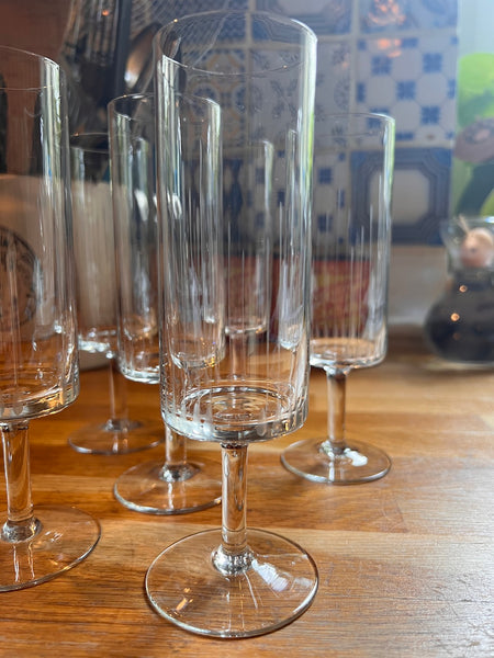 6 flûtes à champagne à fond plat vintages en verre gravé