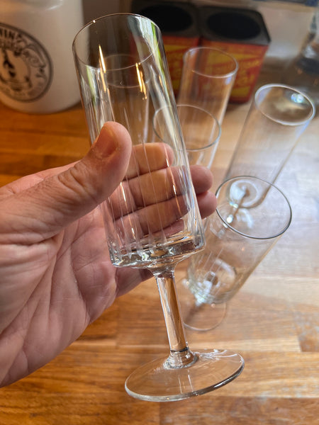 6 flûtes à champagne à fond plat vintages en verre gravé