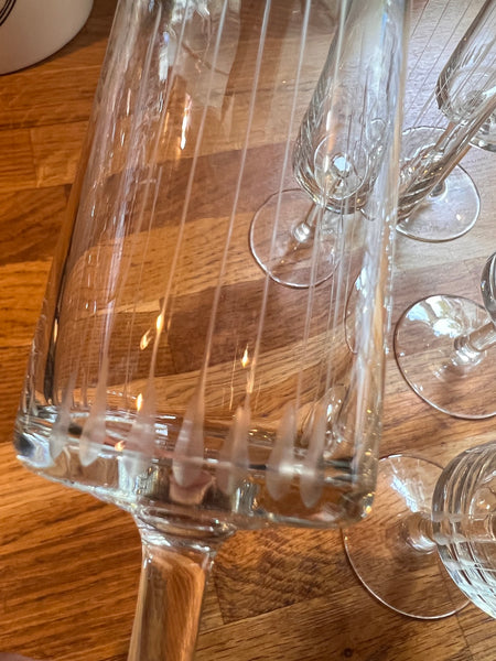 6 flûtes à champagne à fond plat vintages en verre gravé