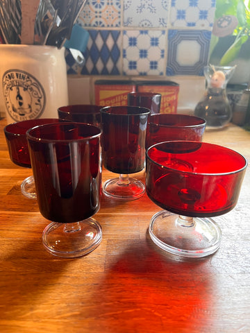 7 verres vintages rouges rubis Luminarc série Suède - Années 70