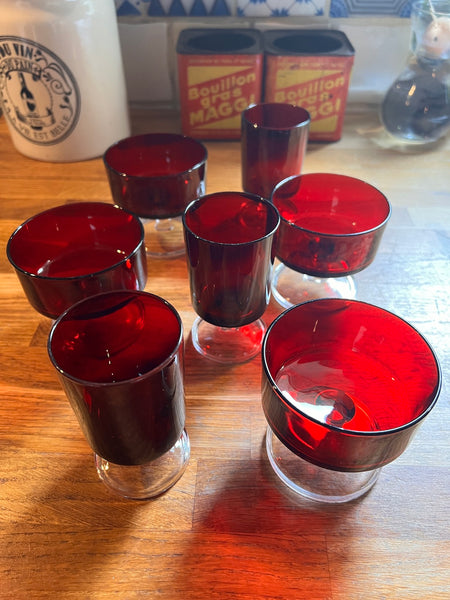 7 verres vintages rouges rubis Luminarc série Suède - Années 70
