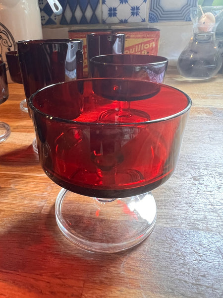 7 verres vintages rouges rubis Luminarc série Suède - Années 70