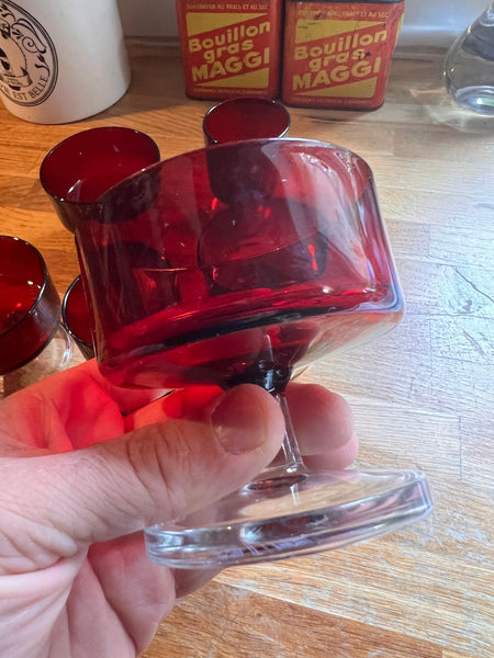 7 verres vintages rouges rubis Luminarc série Suède - Années 70