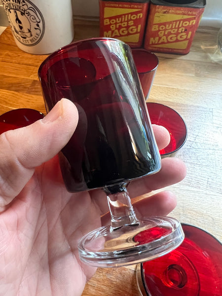 7 verres vintages rouges rubis Luminarc série Suède - Années 70