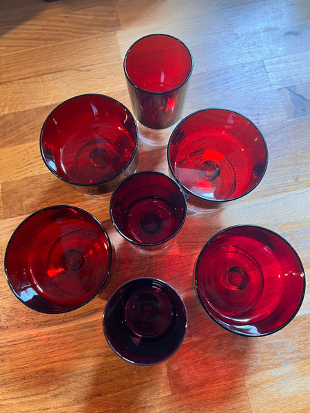 7 verres vintages rouges rubis Luminarc série Suède - Années 70