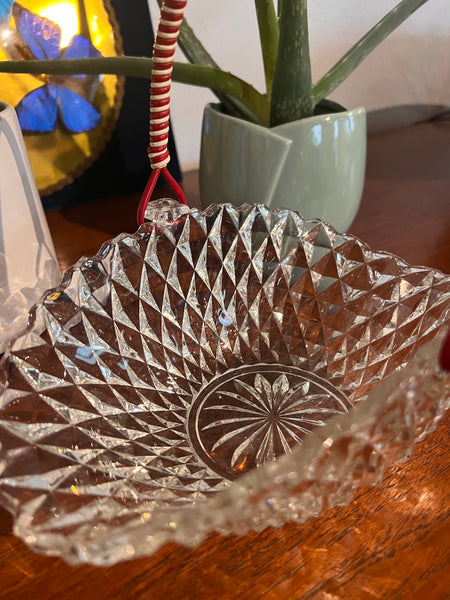 Panier / vide-poches vintage en verre et anse scoubidou