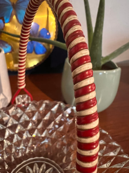 Panier / vide-poches vintage en verre et anse scoubidou