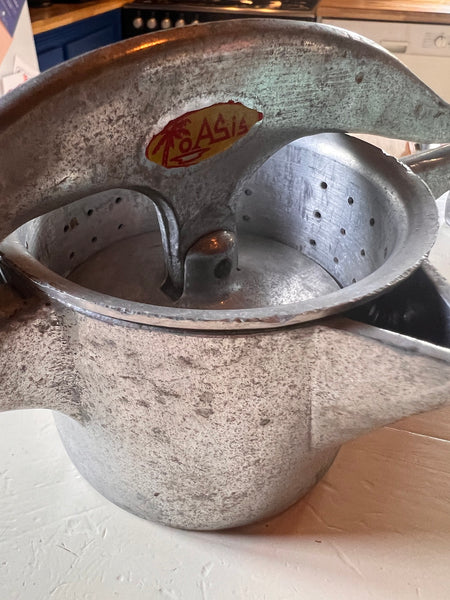 Presse-agrume vintage en fonte d'aluminium Oasis