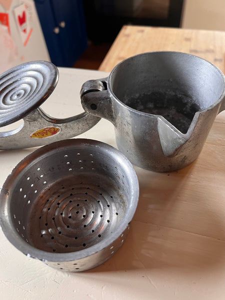 Presse-agrume vintage en fonte d'aluminium Oasis