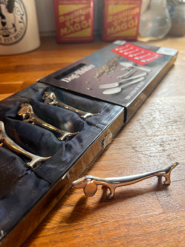6 porte-couteaux vintages chiens Teckel en métal argenté
