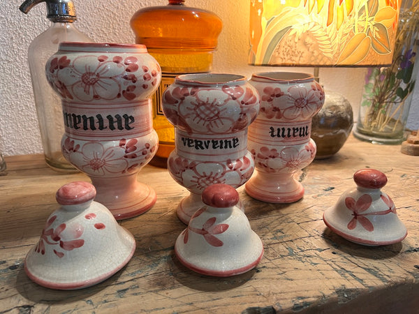 Lot de 3 pots roses vintages d'herboriste / apothicaire en céramique peinte à la main