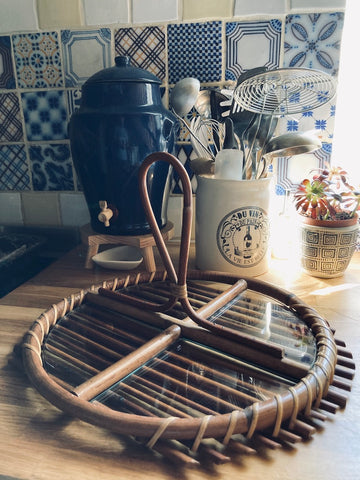 Plateau à fromage vintage en rotin et verre