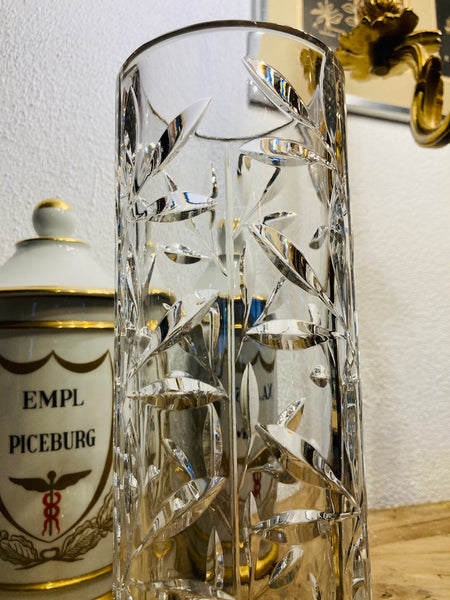 Vase vintage rond en cristal motifs feuillages