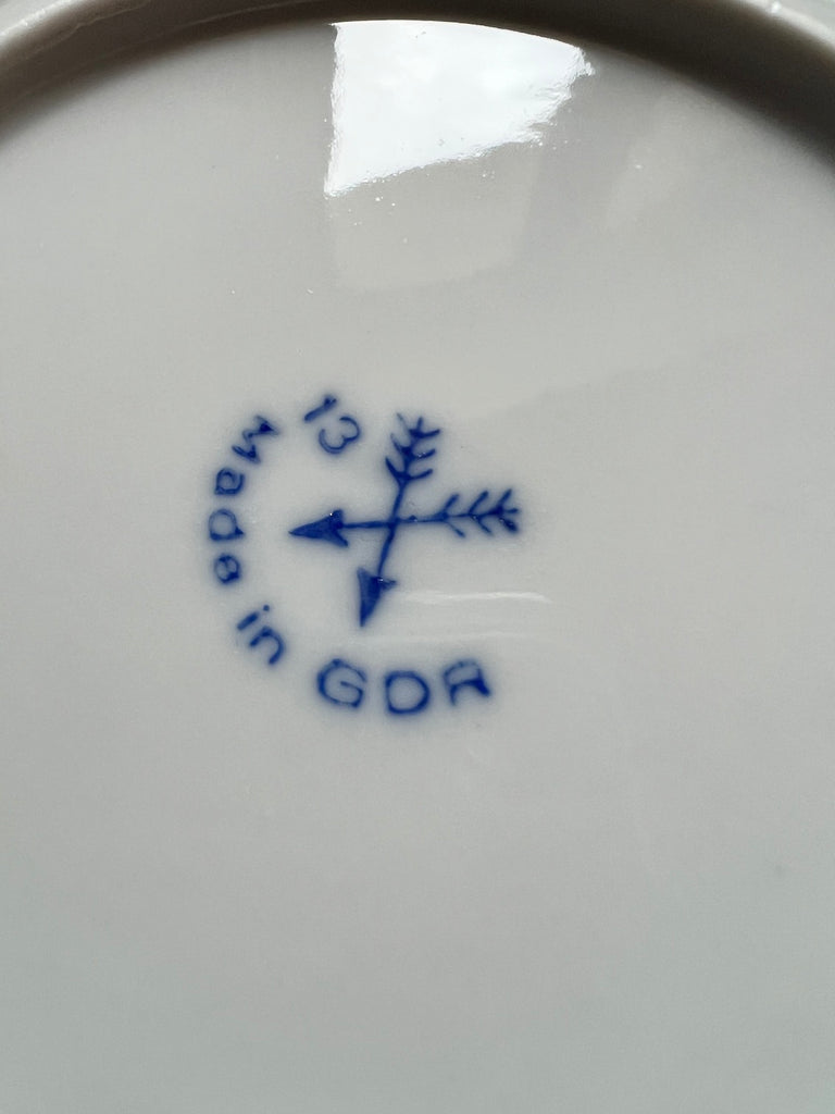 SERVICE A Cafe Porcelaine Allemande Blanche Et Argentee, Annees 1930 SERVICE A Cafe Porcelaine Allemande Blanche Et Argentee, Annees 1930
